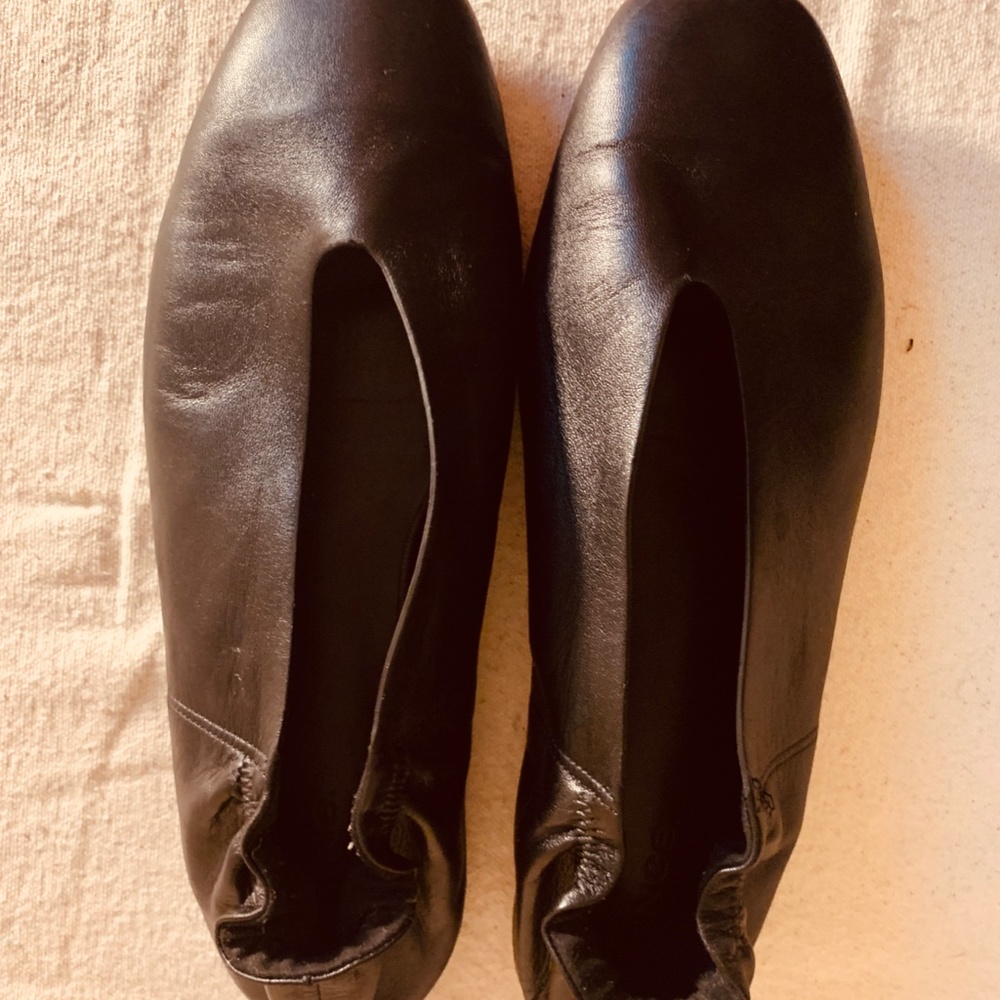 Vince flat black leather shoes made in Italy Sz 8 US/ 38 EU, ballet slip-ons